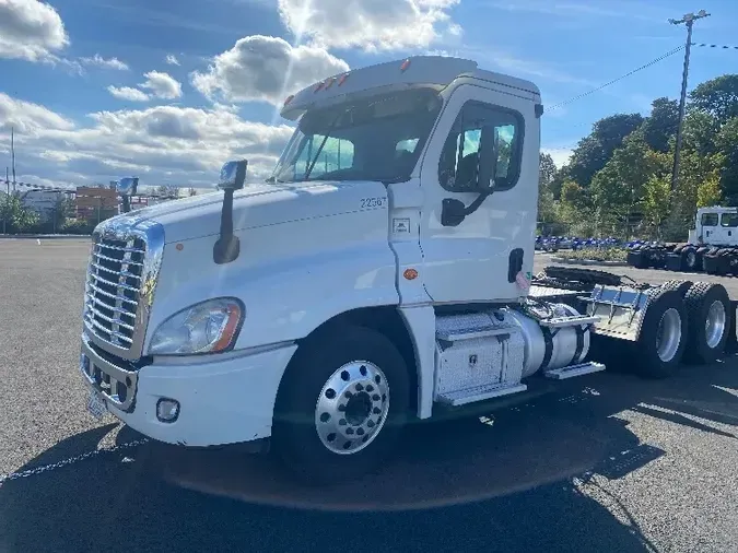 2016 Freightliner X12564ST