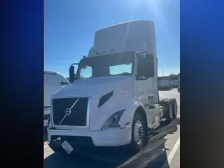 2018 VOLVO VNL64T-300