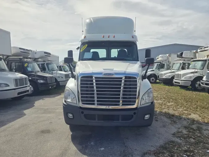 2019 FREIGHTLINER/MERCEDES CASCADIA 125
