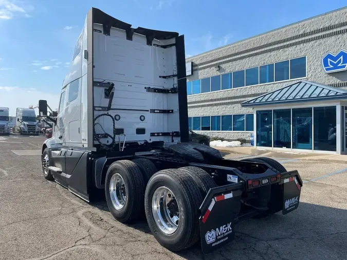 2026 VOLVO VNL64T660