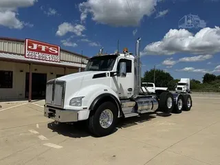 2022 KENWORTH T880