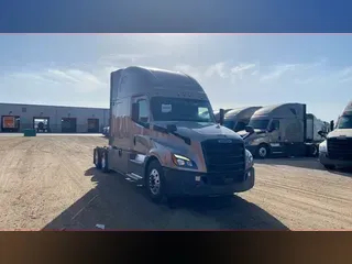 2020 Freightliner Cascadia 126