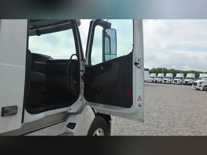 2018 Volvo VNL300