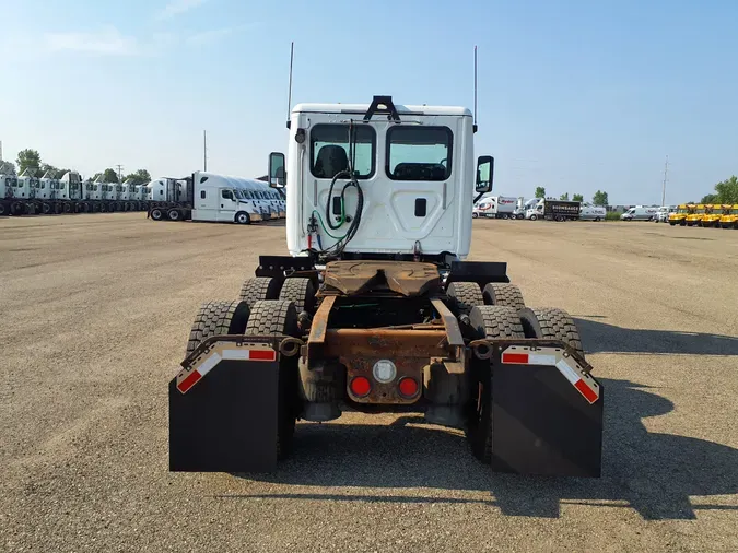 2016 FREIGHTLINER/MERCEDES CASCADIA 113