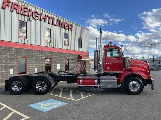 2021 Western Star 4900 SB