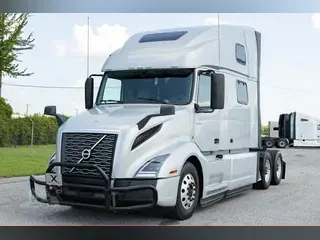 2022 VOLVO VNL64T860