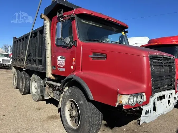 2003 VOLVO VHD104F300