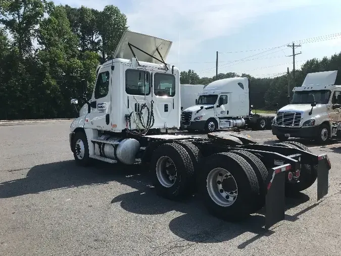2017 FREIGHTLINER X12564ST