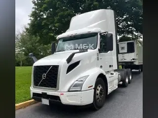 2020 VOLVO VNR64T300