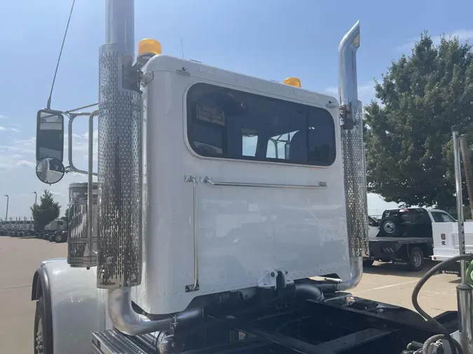 2015 Peterbilt 389