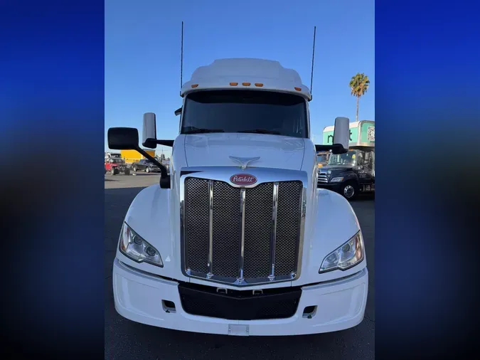 2022 Peterbilt 579ea85a43b646e6894cb17404936d0309a