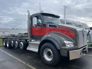 2025 Kenworth T880