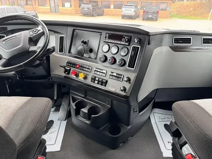 2022 FREIGHTLINER Cascadia 126