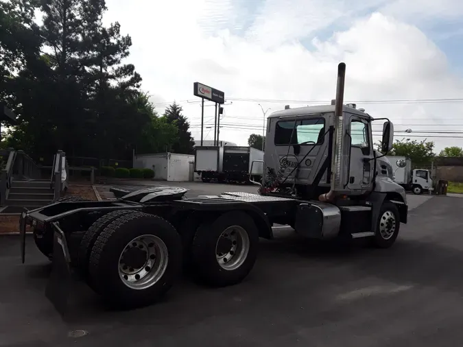 2017 MACK TRUCKS, INC. CXU600