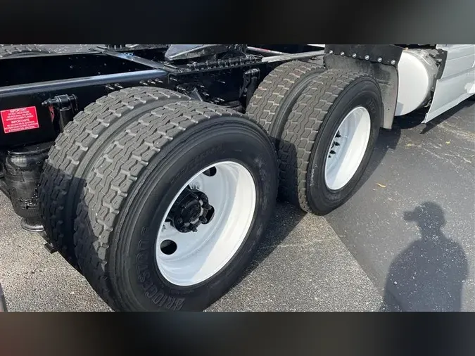2020 VOLVO VNR640