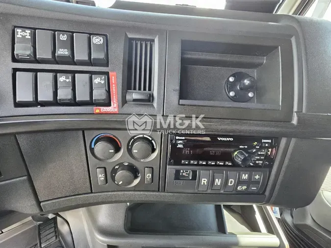 2019 VOLVO VNL64T760