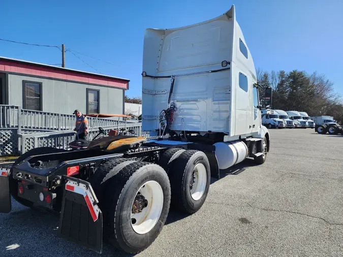 2019 VOLVO VNL64T-760