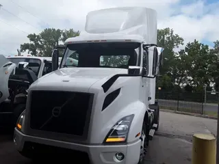 2019 VOLVO VNR42T 300