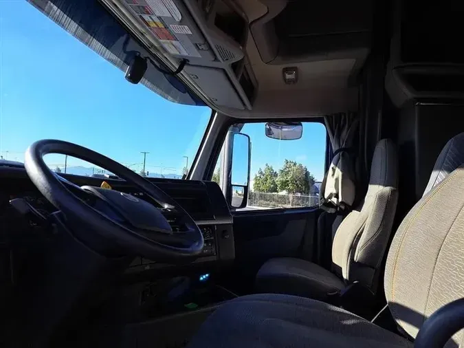 2021 VOLVO VNL760
