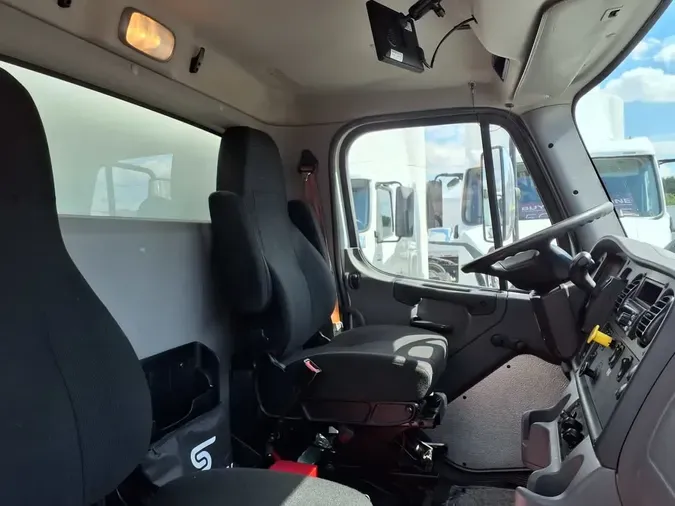 2019 FREIGHTLINER M2 106