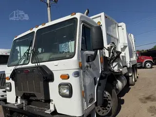 2019 PETERBILT 520