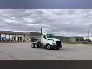 2019 Freightliner Cascadia 126
