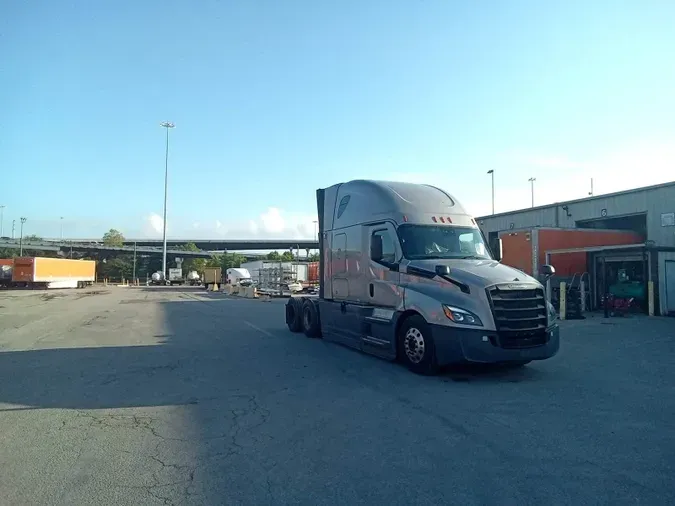 2023 Freightliner Cascadia 126eab1d7b57d203f80972befcf16332bb7