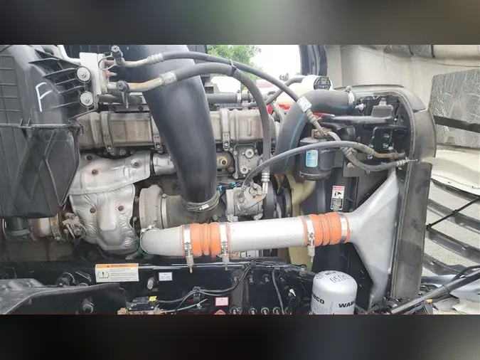 2021 FREIGHTLINER CA126