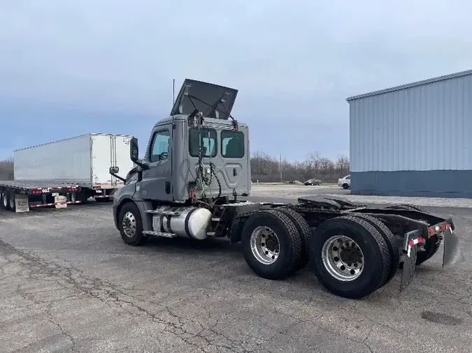 2018 Freightliner T12664ST