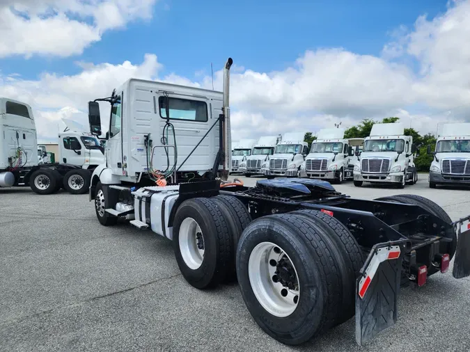 2019 VOLVO VNL64TRACTOR