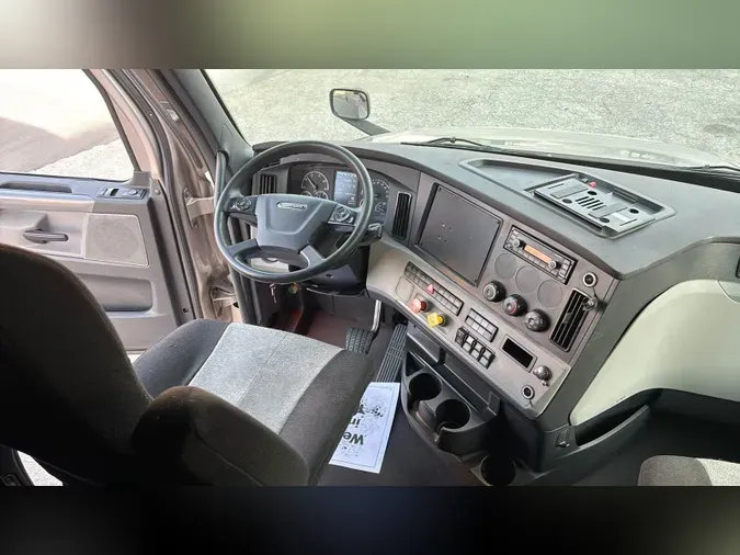 2022 Freightliner Cascadia 126