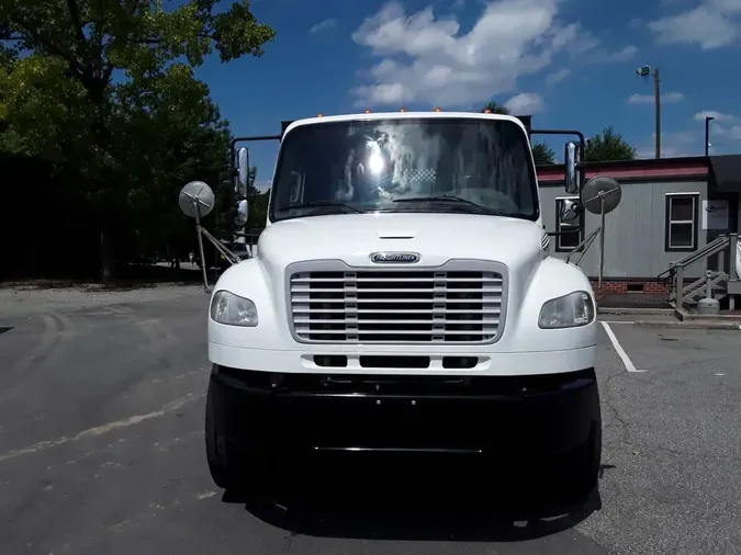 2018 FREIGHTLINER M2 106