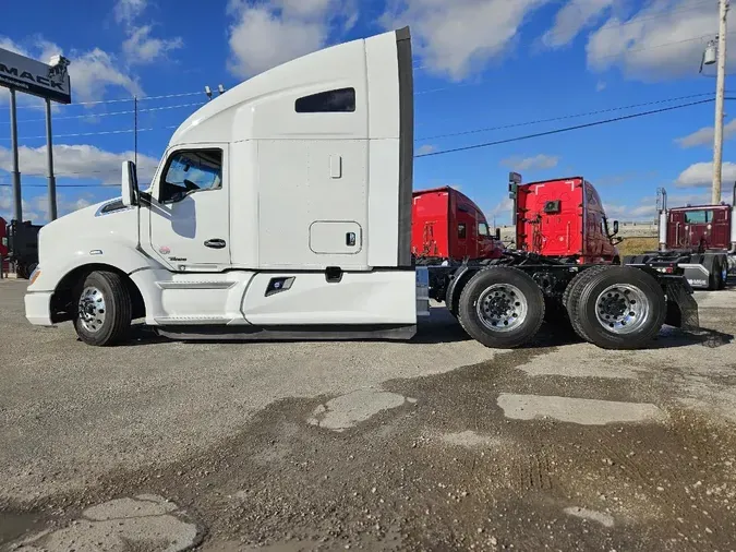 2021 KENWORTH T680