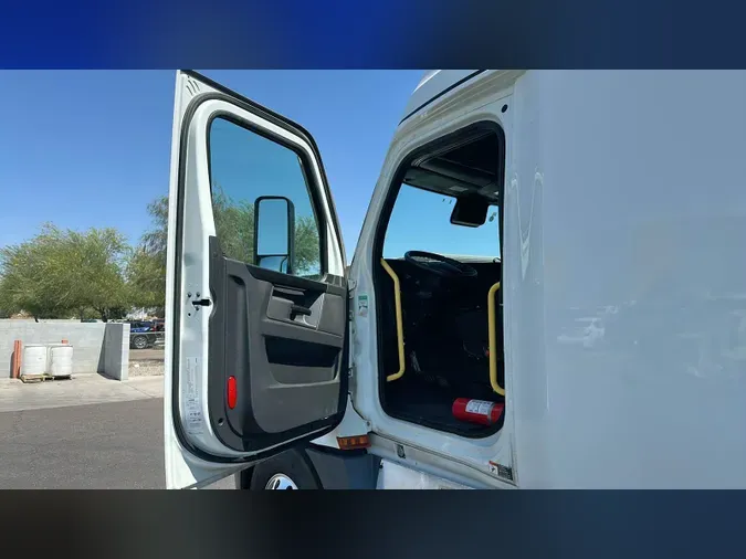 2023 Freightliner Cascadia 126