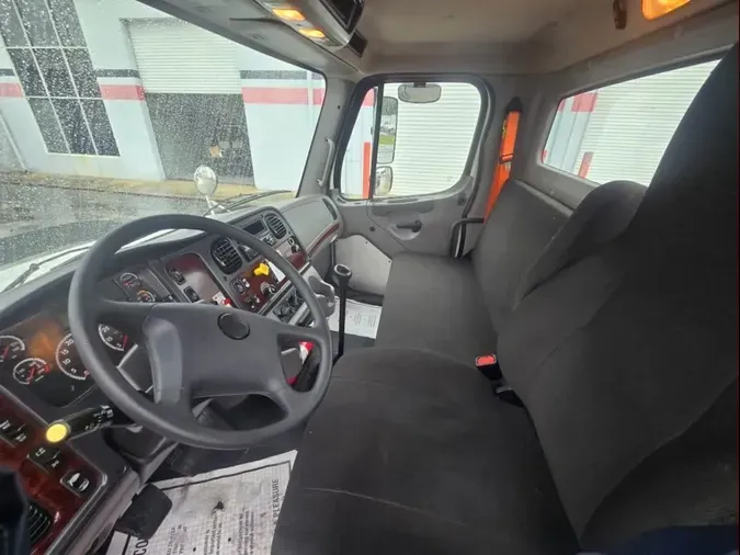 2021 FREIGHTLINER M2 106