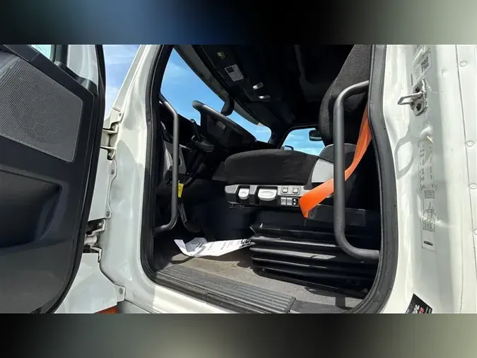 2019 FREIGHTLINER CA126