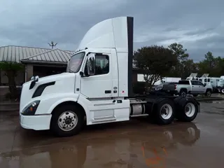 2017 VOLVO VNL64TRACTOR