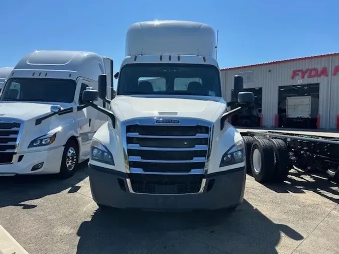 2019 Freightliner CASCADIA 126