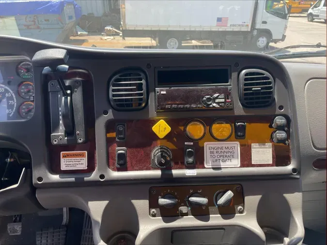 2019 Freightliner Business Class M2 106