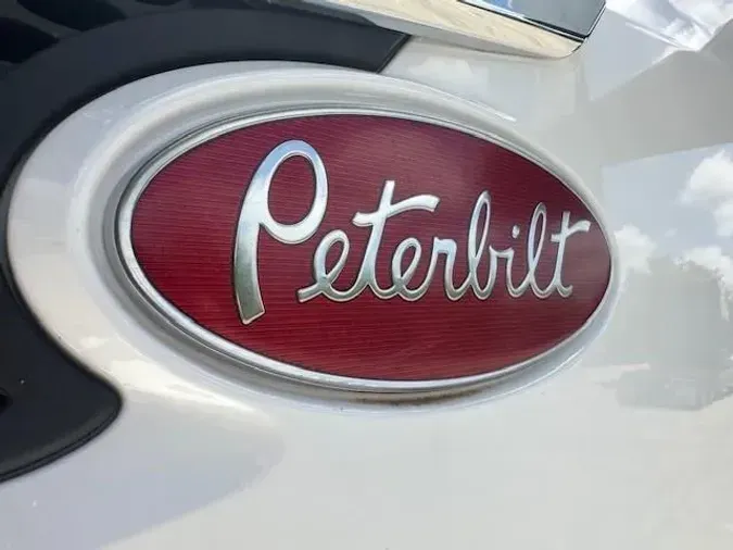 2023 Peterbilt 579