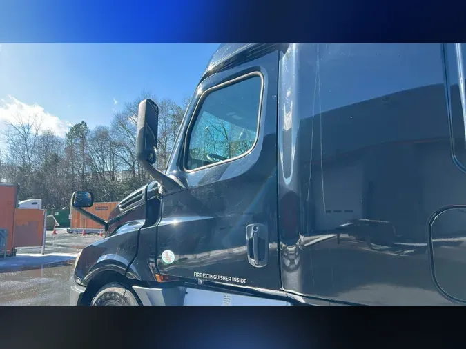 2020 Freightliner Cascadia 126