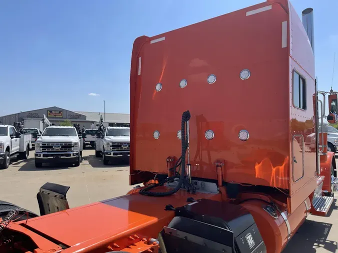 2023 Peterbilt 389