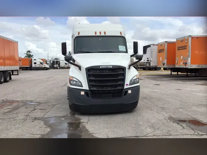 2020 Freightliner Cascadia 126