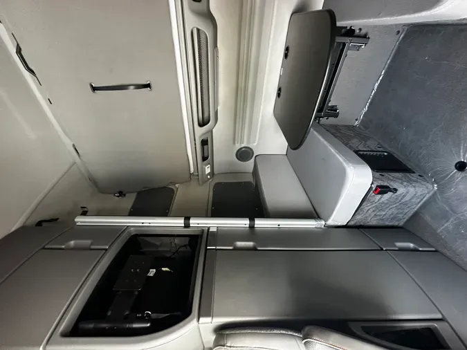 2023 Volvo VNL64T860