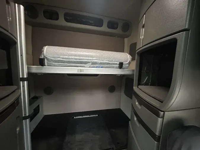 2021 Volvo VNL 860