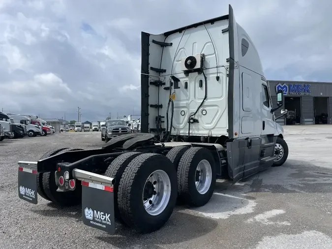 2021 FREIGHTLINER CASCADIA CA126