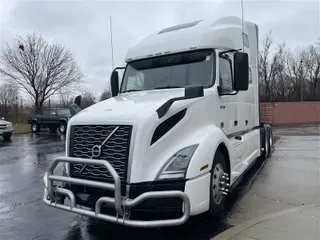 2021 VOLVO VNL64T760