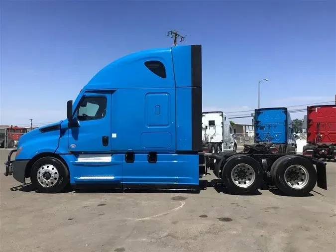 2021 FREIGHTLINER CA126