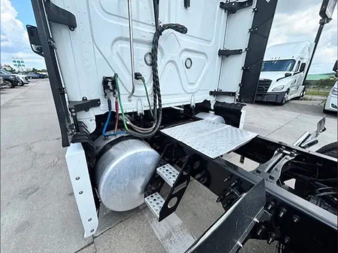 2024 Freightliner Cascadia 126