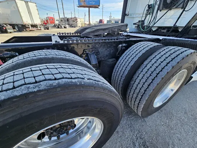 2023 VOLVO VNL64T860